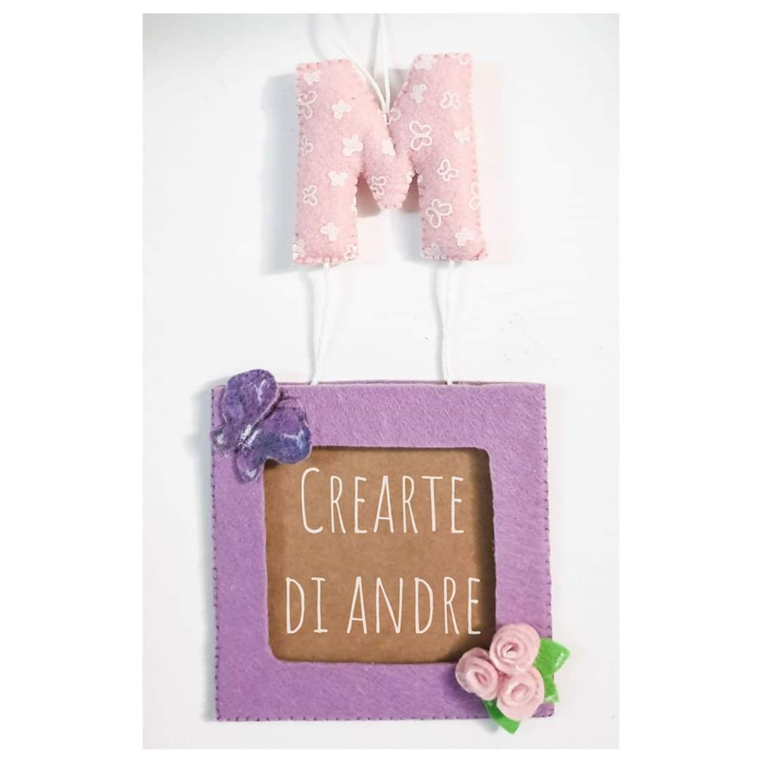 Idea regalo con lettera iniziale del nome e portafoto